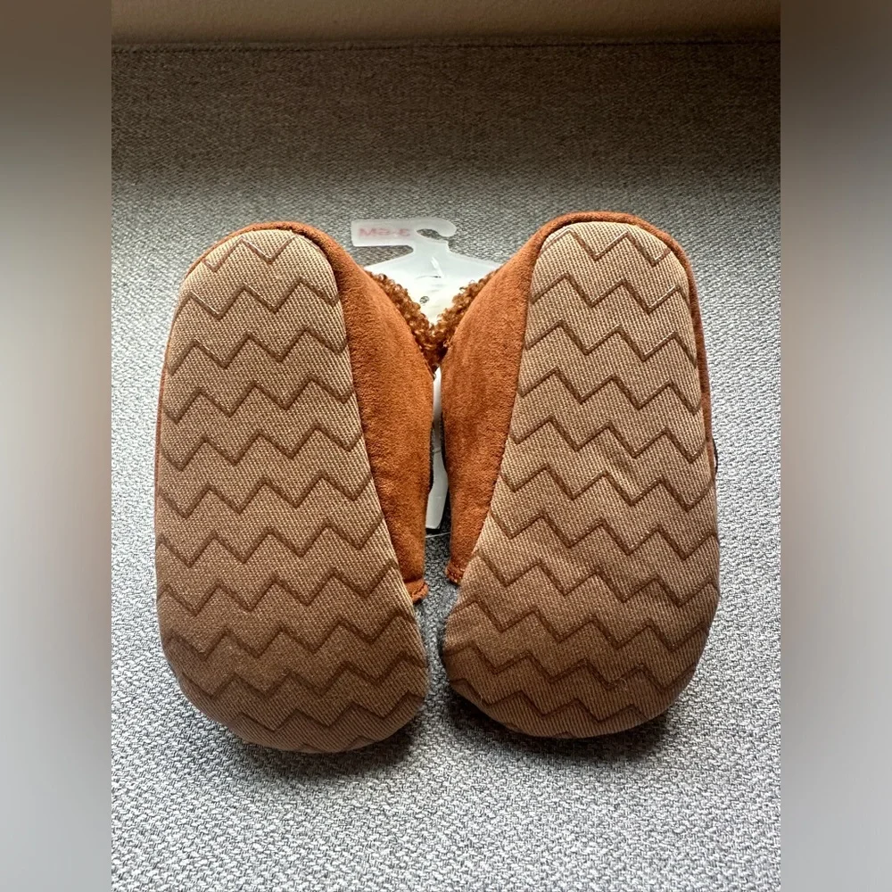 NWT Cat & Jack Two Tone Velcro Baby Booties
